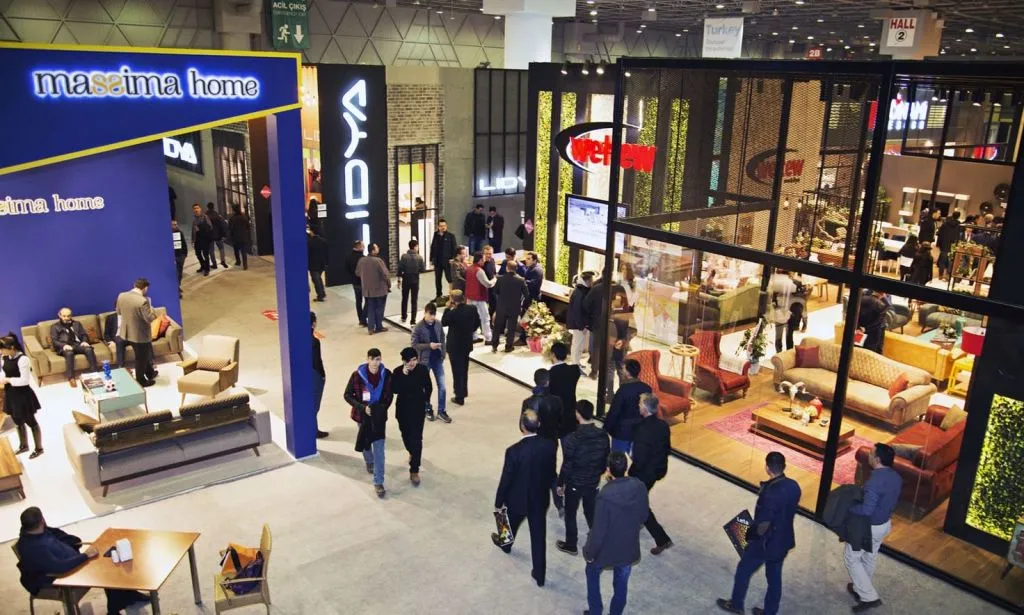 istanbul international trade fair exhibition hall International trade fair exhibition hall with visitors in Istanbul